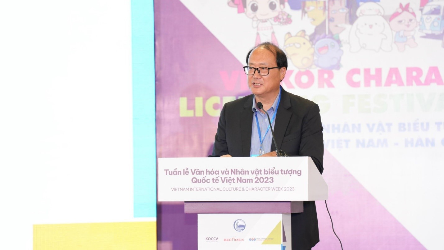 Ông Hong Jeong Yong – Giám đốc KOCCA Việt Nam, phát biểu tại buổi Lễ khai mạc Tuần Lễ Văn Hoá & Nhân Vật Biểu Tượng Quốc Tế Việt Nam 2023.